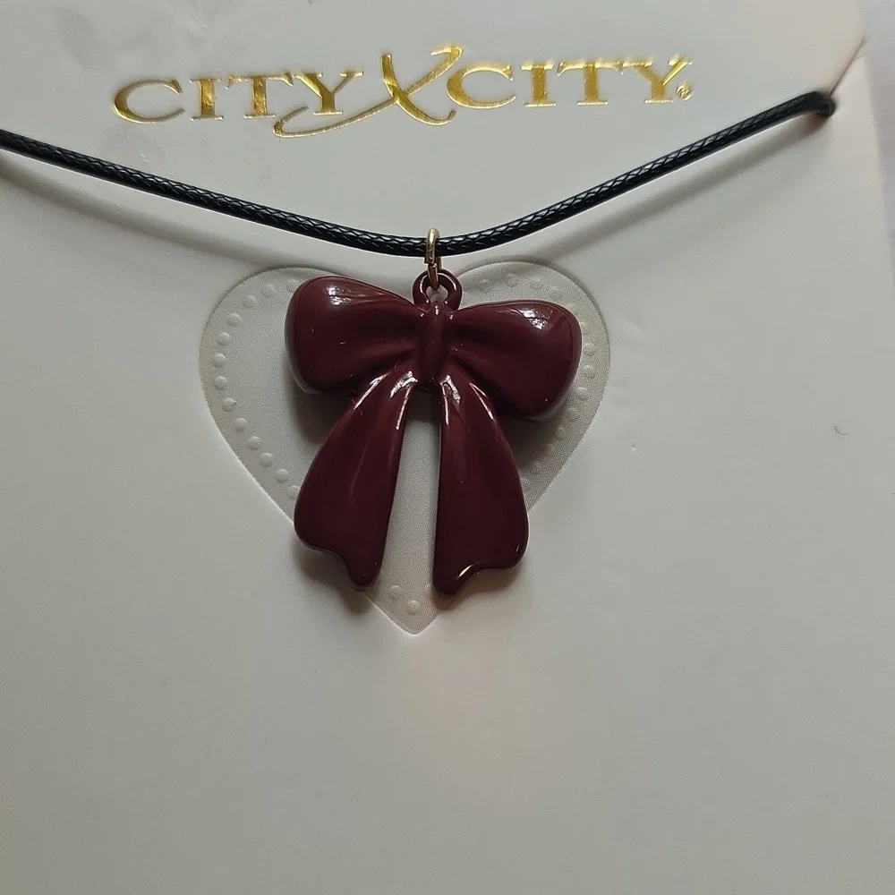 City & City Burgundy Bow Goth Necklace NWT